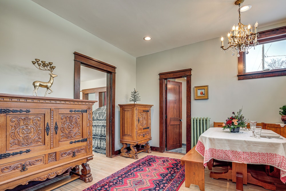 Close to Lake Superior: Walkable Washburn Charmer!
