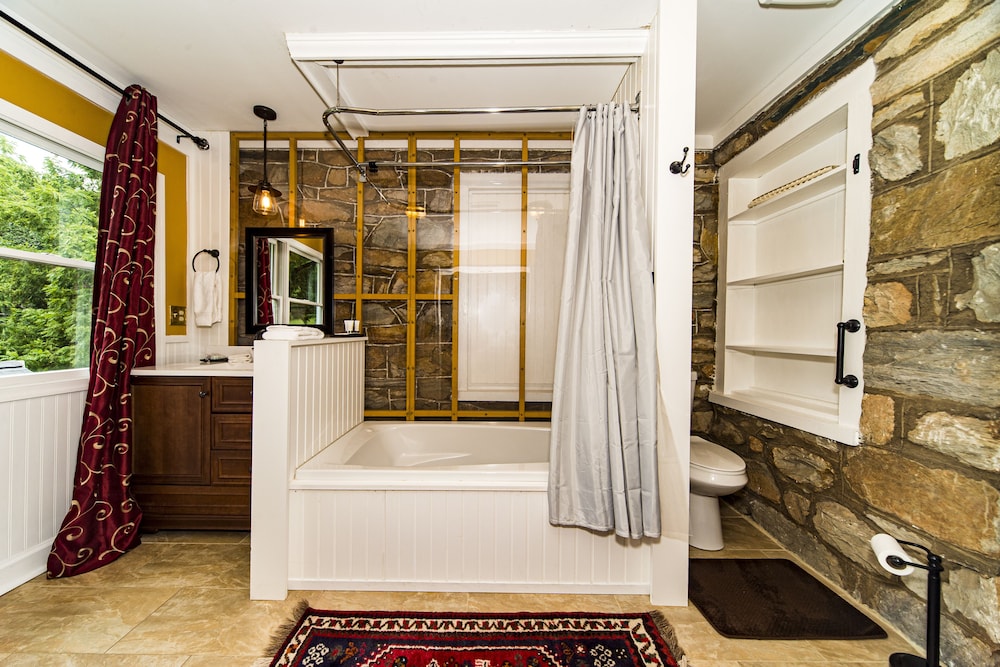 Stone Manor Boutique Inn - Property Image 55