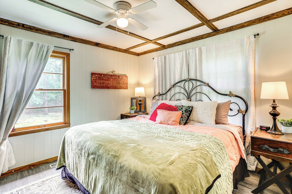 < 1/2 Mi to Lake: Secluded Gem in Cherokee Village