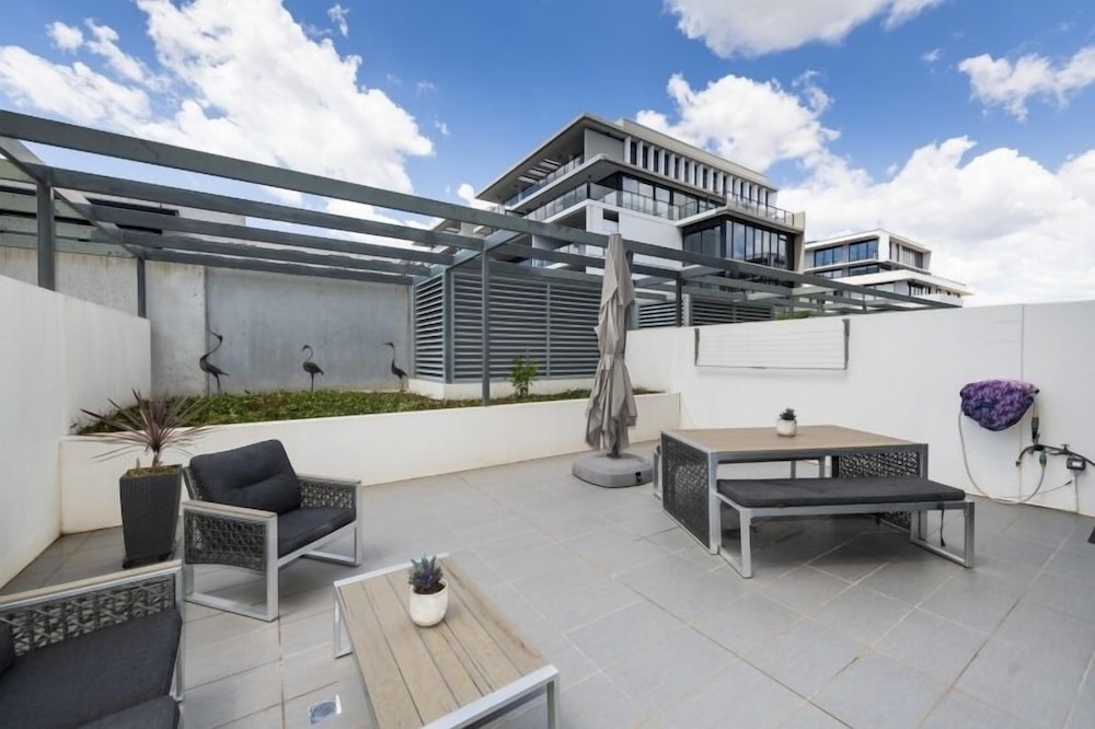 Accommodate Canberra - Lakefront