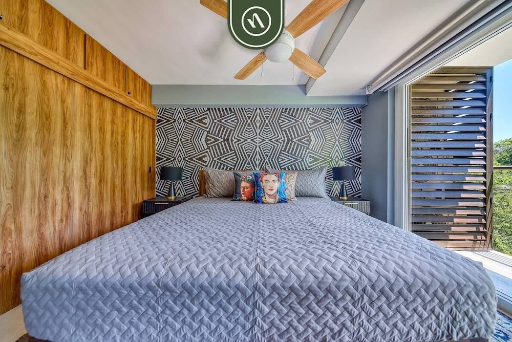 Luxury 2 BR Condo in the Jungle - Oceanview Pool