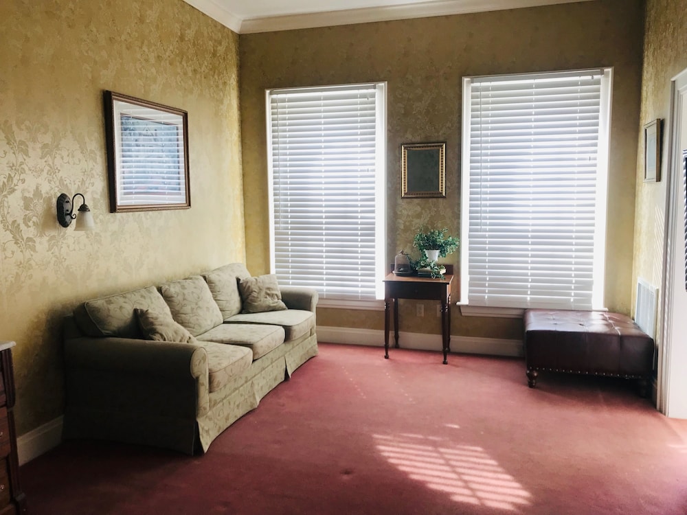 Kingsley Inn - Property Image 3