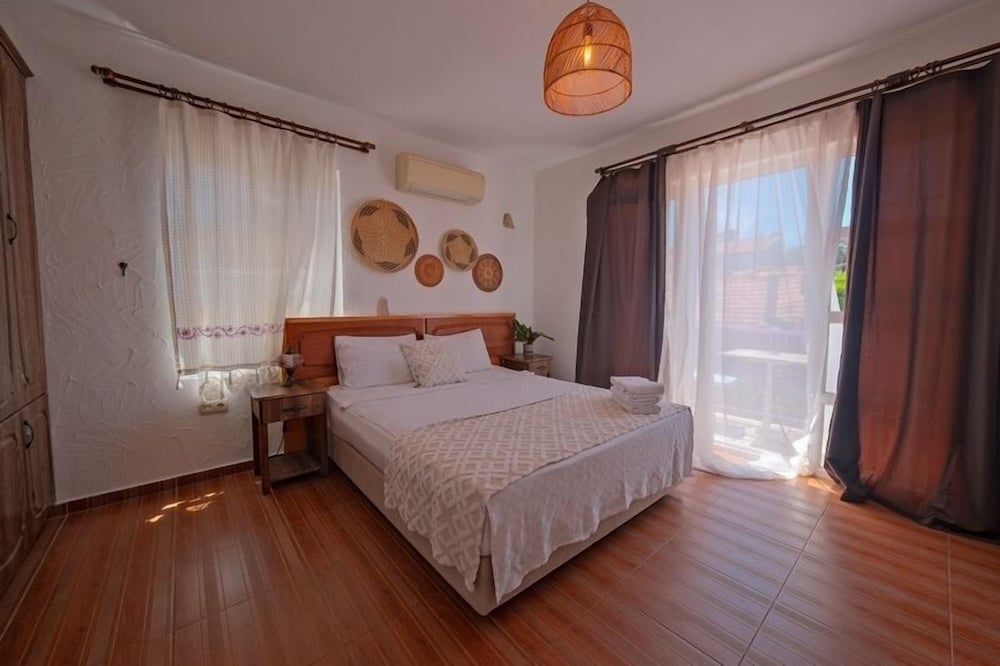 Mor Salkım Konağı