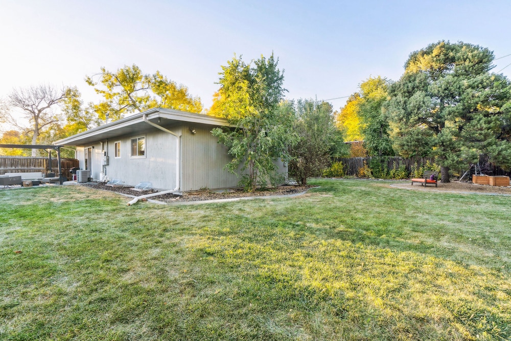 Lovely Centennial Home - 1 Mi to Southglenn Mall! view 4