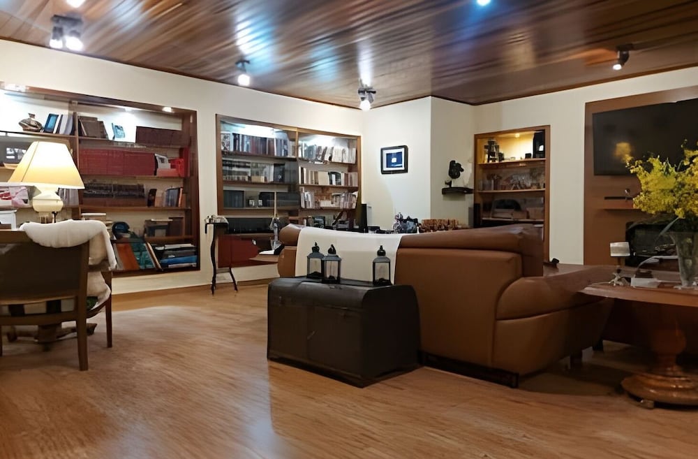 THE WRITERS HOUSE