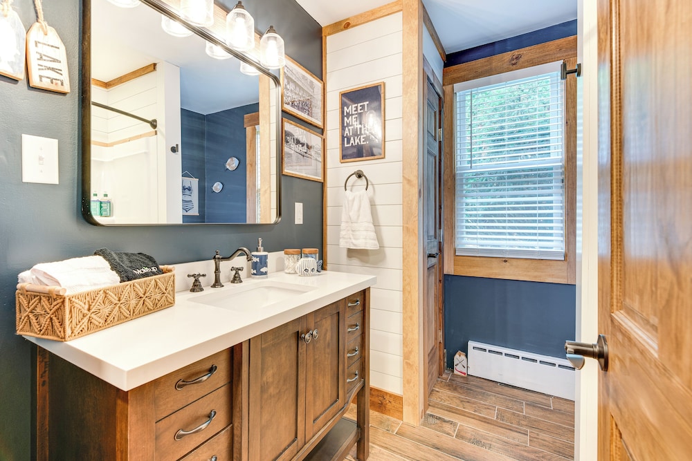 Recently Renovated Harveys Lake Retreat w/ Dock!