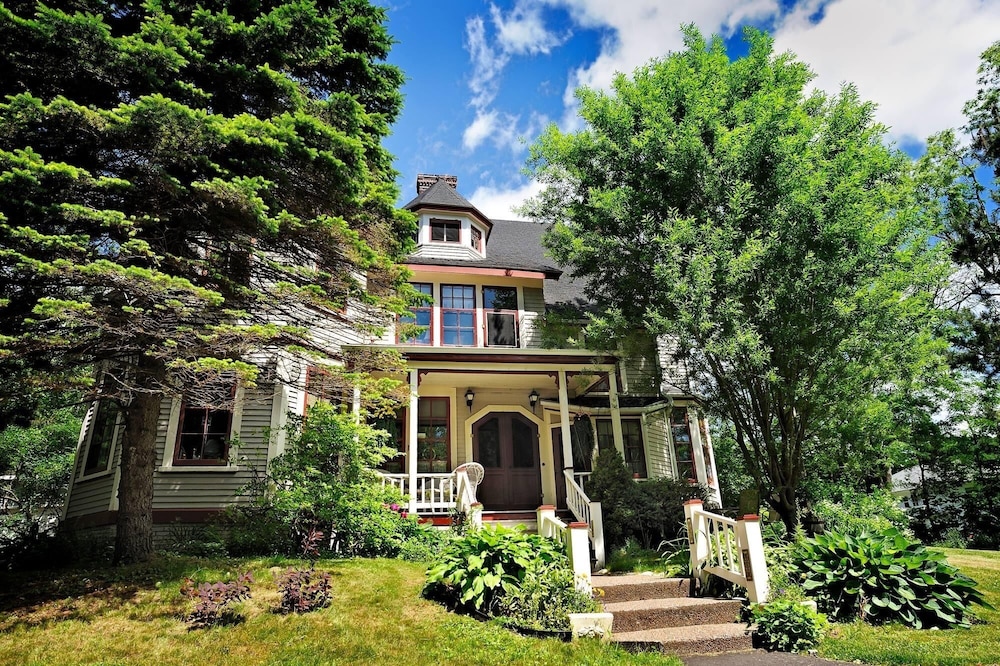 Charlottetown Vacations - The Elmwood Heritage Inn - Property Image 1