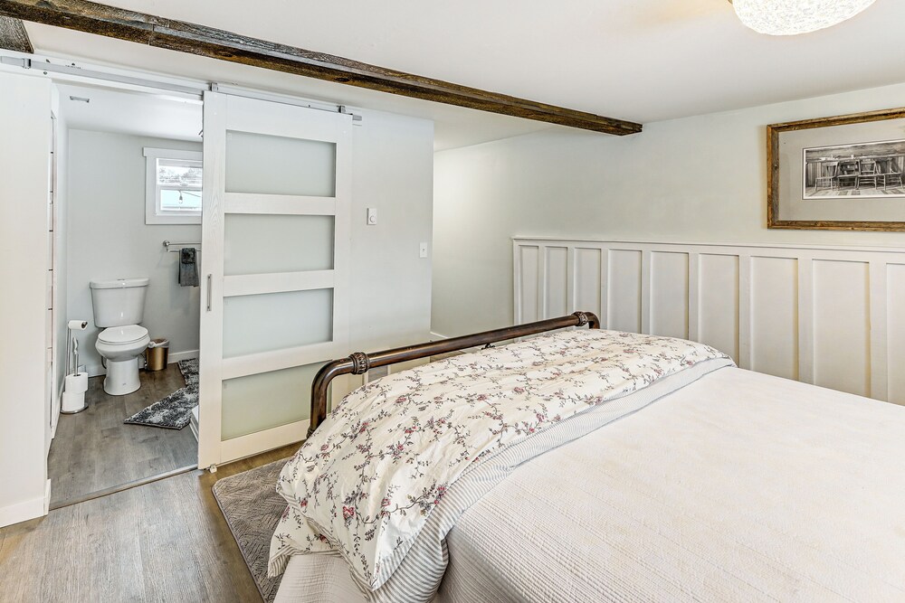 1 Mi to Main Street Polson: Updated Home w/ Deck!