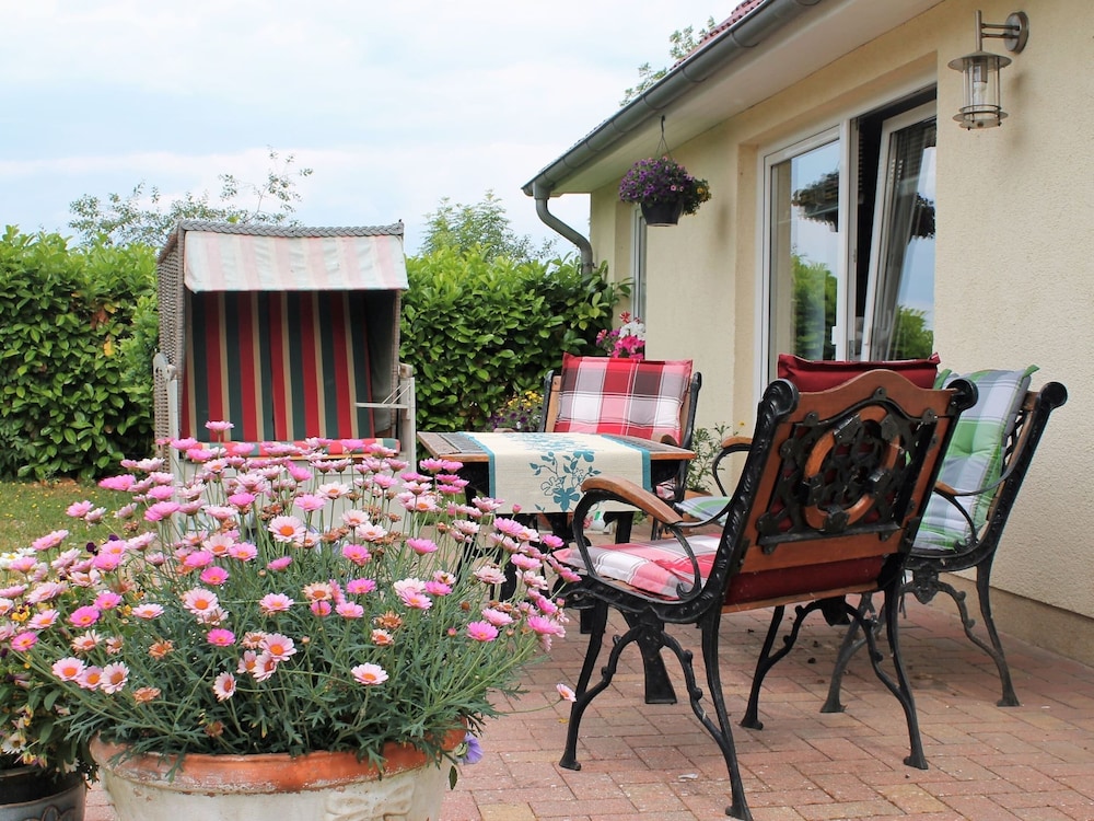 Cozy Holiday Home in Hohenkirchen near Baltic Sea view 5