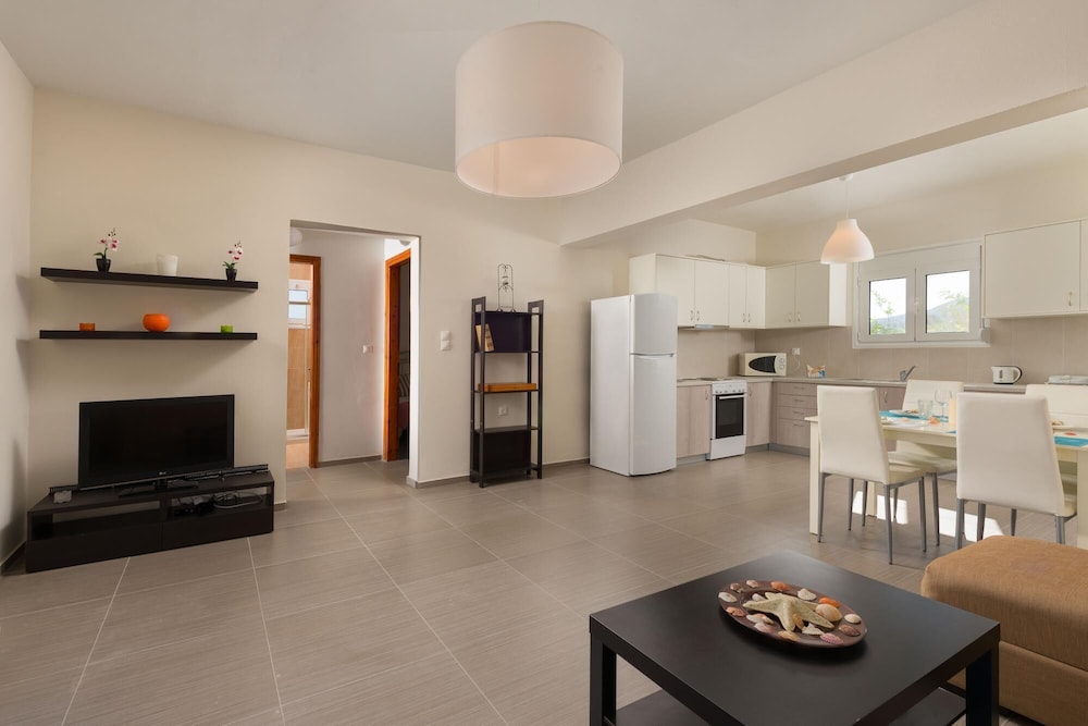 Gennadi Serenity House -beachfront Villa