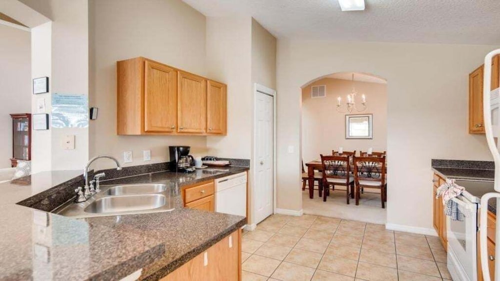 Emerald Magic - 5 Br W/ Private Pool -near Disney 5 Bedroom Villa