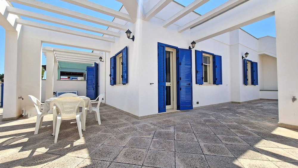 Blue Sky Cottage Just a few Steps From the Beach