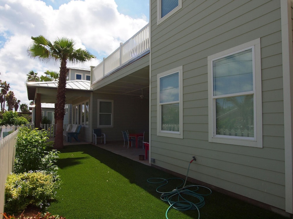 Beach Club Clubhouse 2