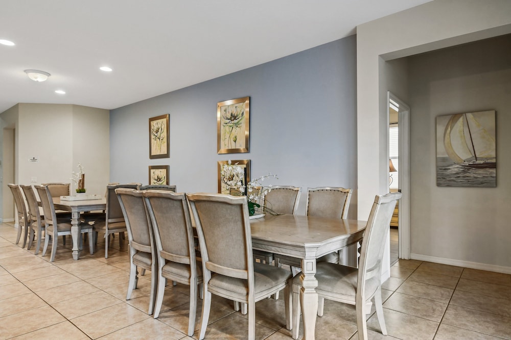 Ultimate 8BR Family Fun in Resort Near Disney!