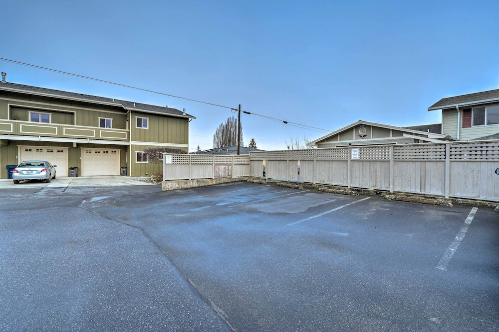Apartment w/ Patio & Grill Access ~ 1/2 Mi to Bay! view 5