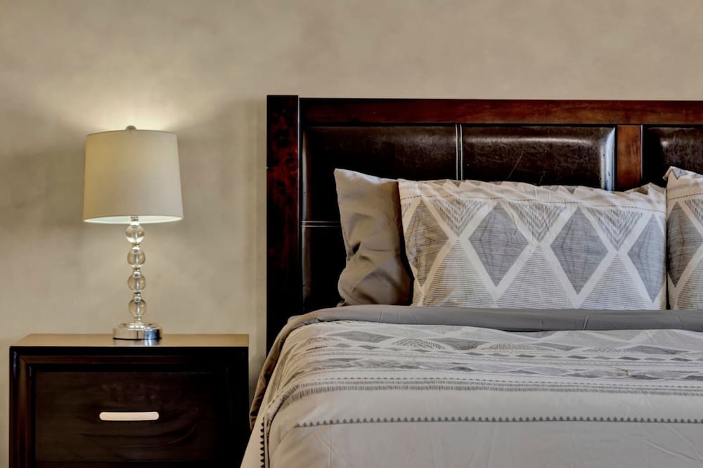 Mississauga Retreat Your Spacious 5-bedroom Home