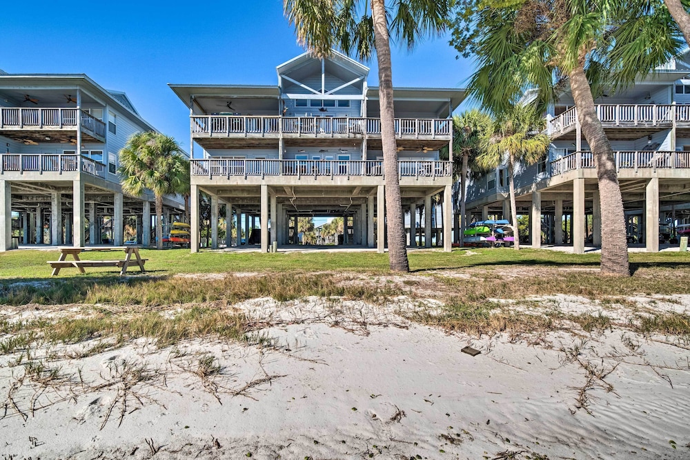 Cedar Key Condo w/ Balcony & Gulf Views! view 3