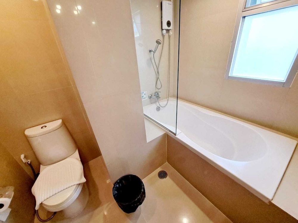 6C - 2 Bedroom Downtown Apartment With Shared Pool