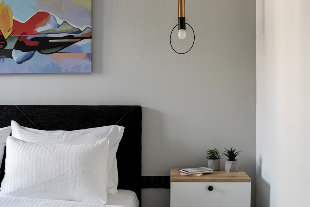 Sway - Chic 1-BR Apt & Balcony in Athens