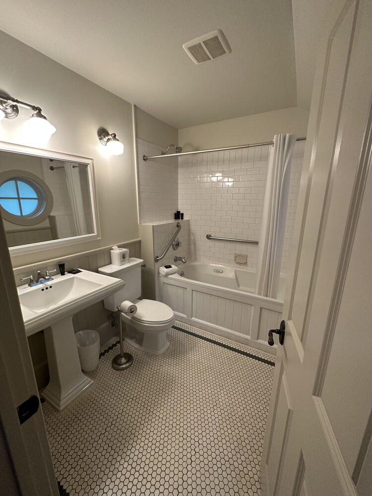 Buttermilk Falls Inn - Property Image 15