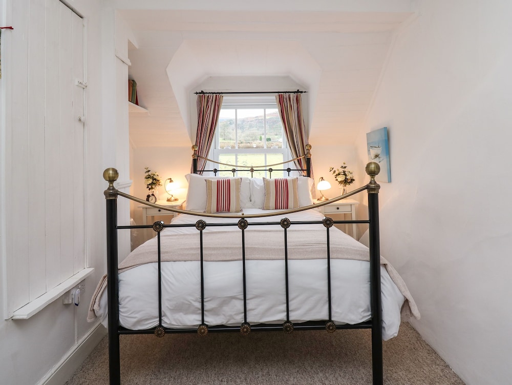 Bryniau Bychain Cottage