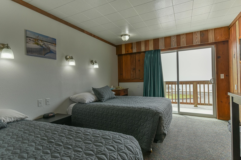 Sunset Oceanfront Lodging