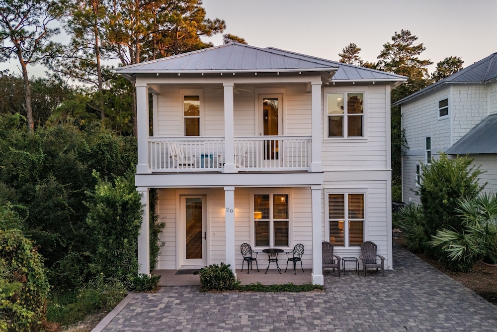Gulf Coast Gem by Avantstay 3 Blocks to Beach Town Plaza Community Pool