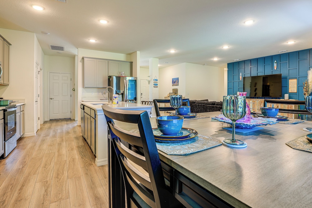 Spacious Home Near Dtwn Psl: Travel Nurses Welcome