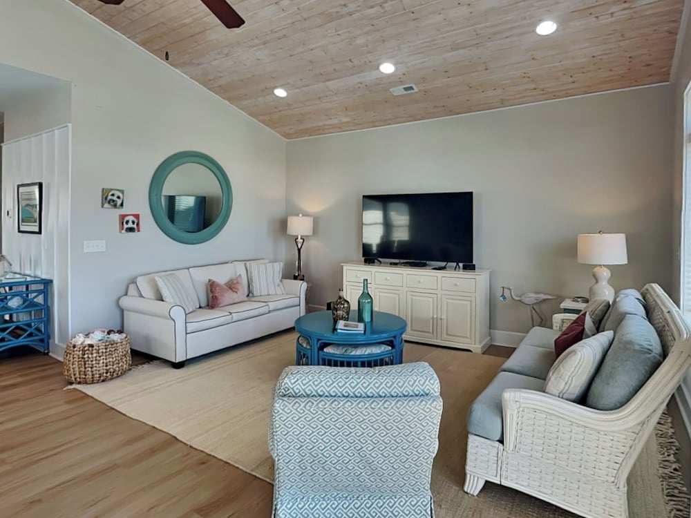 Queens Grant by Topsail Realty