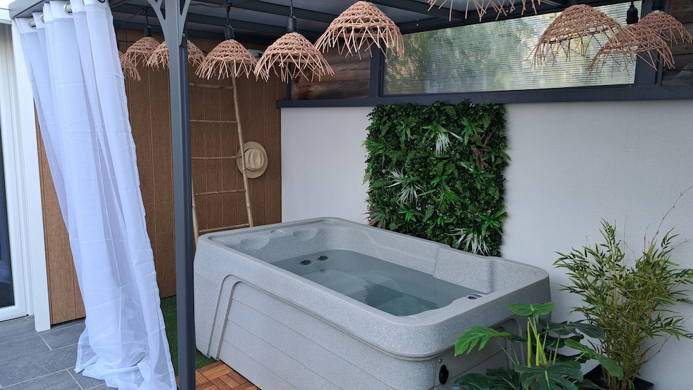 L'Escapade Nature et Gourmande, Chambres d'Hote avec Piscine