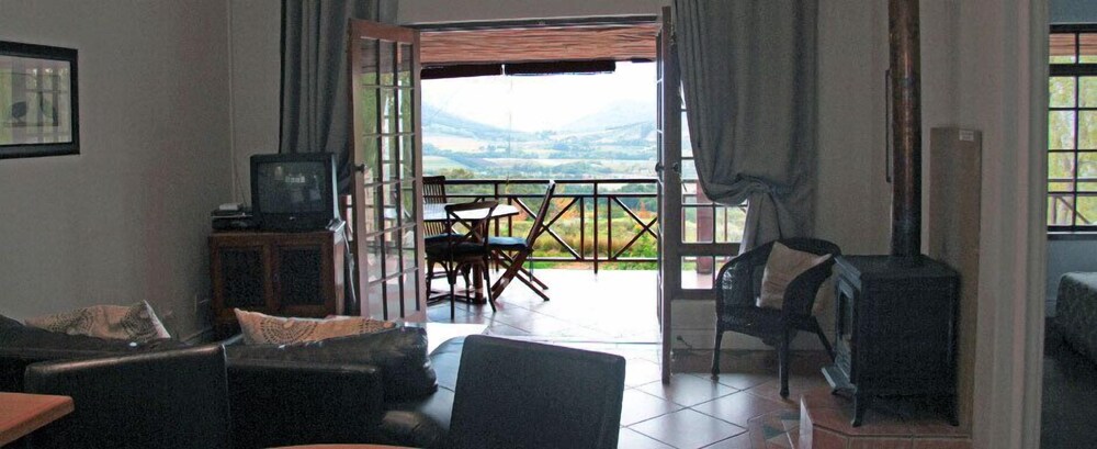 MontMartre Chalets and Guest House