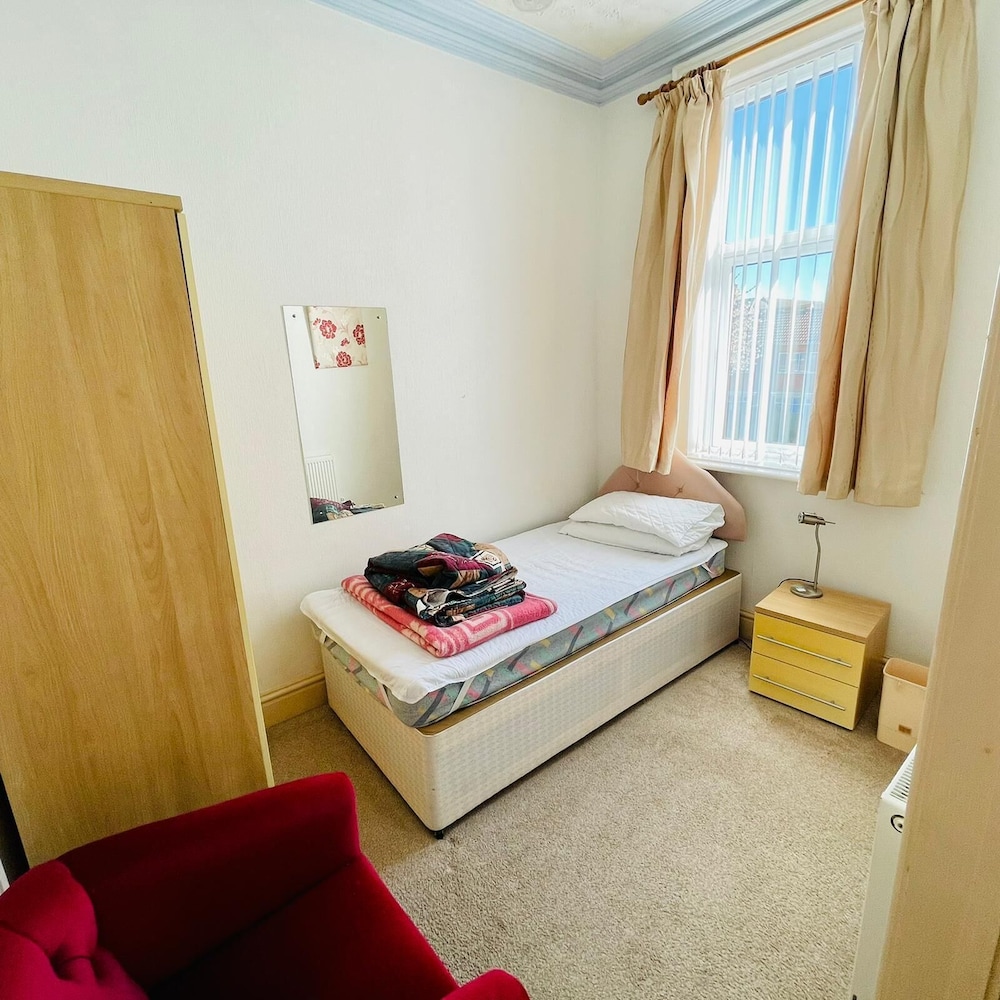 Lyndene Holiday Apartments