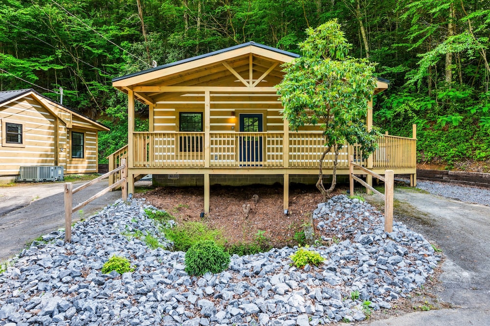 2bdrm Cabin 3 Gburg Pet-friendly Firepit Games