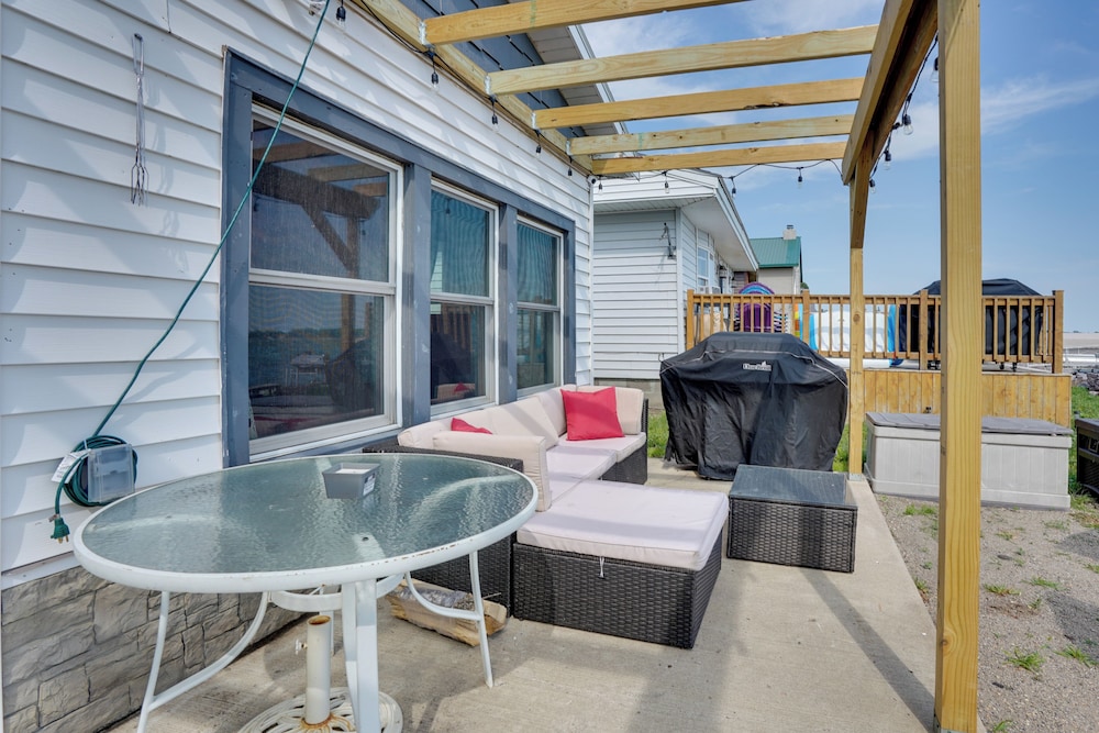 Lakefront Vacation Rental With Fire Pit  Dock! - Property Image 9