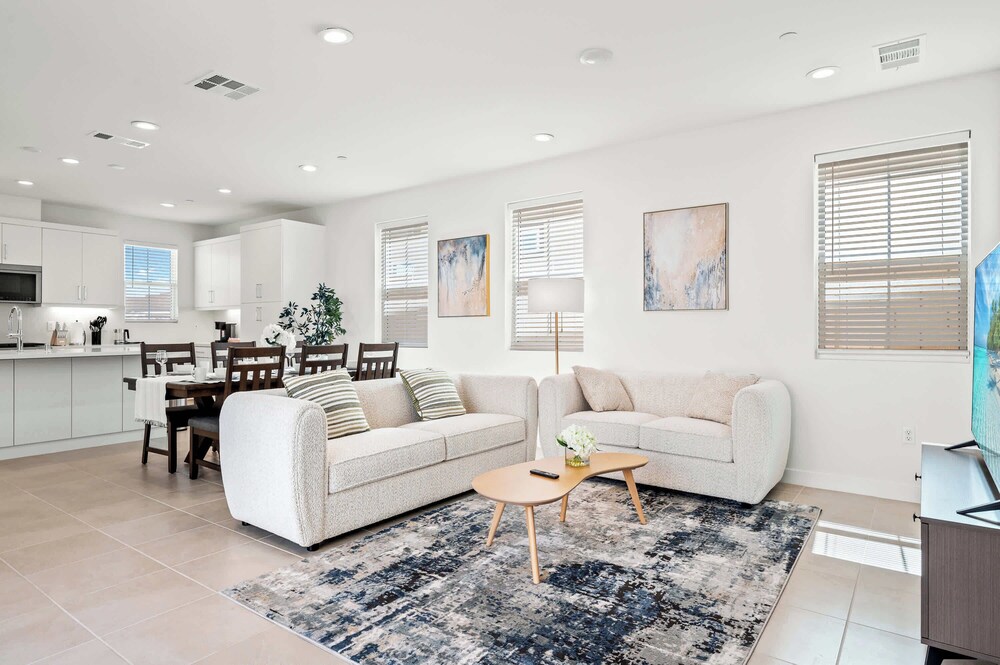 Stylish 3BR Oasis in Palm Desert Near El Paseo Zoo
