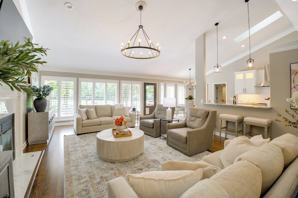Golf Course View: Elegant Hot Springs Village Home