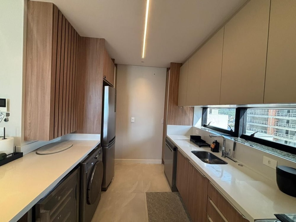 Partial Ocean View Apt w/ Barbecue Grill Axp1301