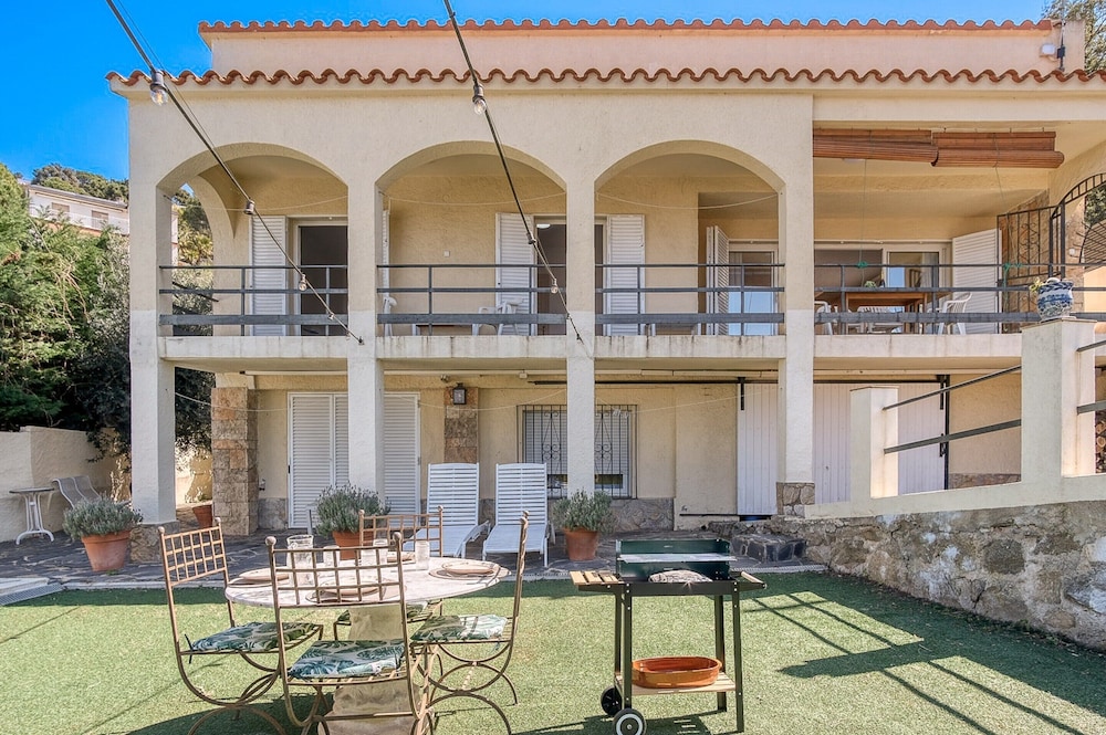 House in Roses With Pool Near La Punta Beach