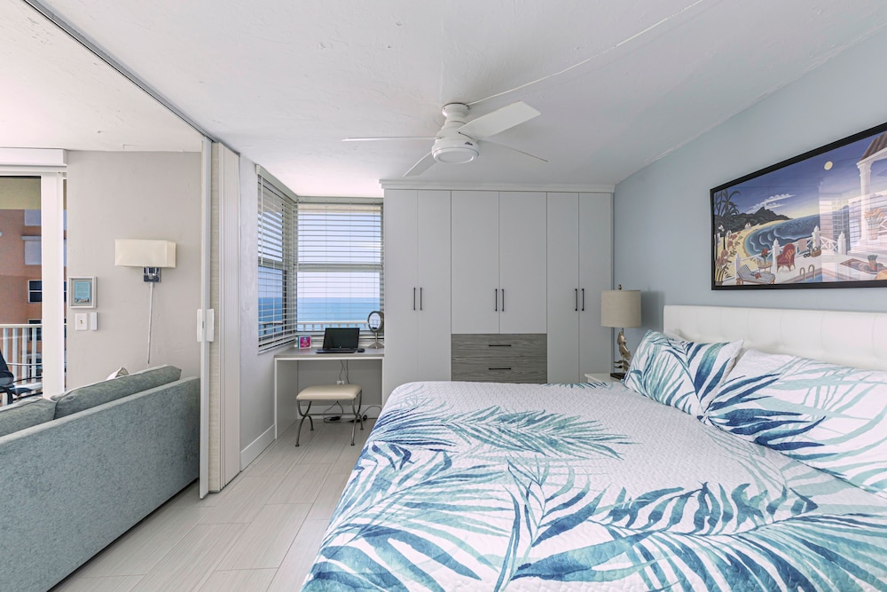 Estero Beach Tennis 1004c Direct Gulf Water Views