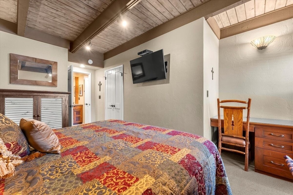 Lake Tahoe Vacations - Swimsuit Required 4 Bedroom Home by RedAwning - Property Image 34