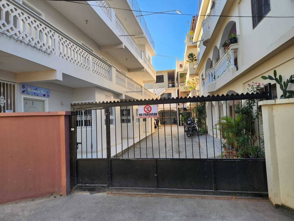 Secure 2-pers Apartment Centrally Located and Close to the Beach