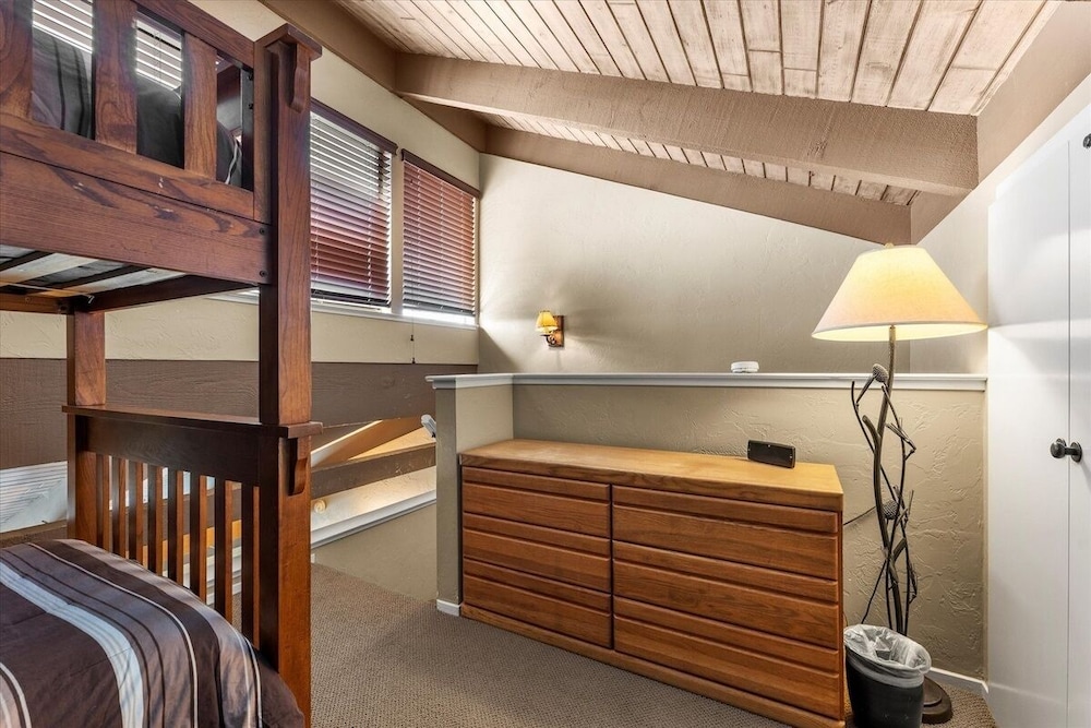 Lake Tahoe Vacations - Swimsuit Required 4 Bedroom Home by RedAwning - Property Image 40