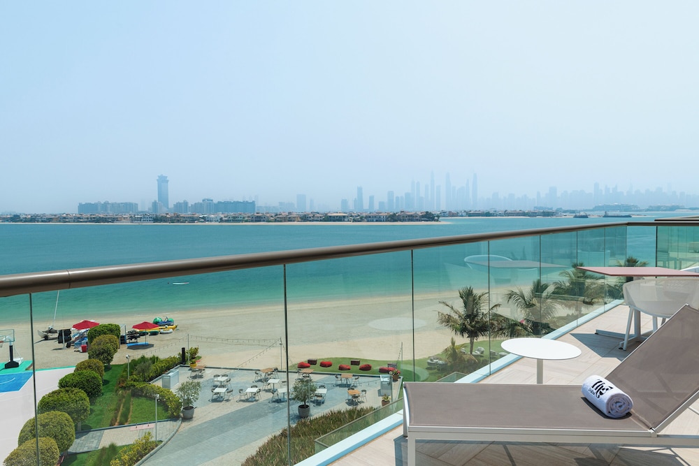 Th8 Palm Dubai Beach Resort, Vignette Collection by IHG