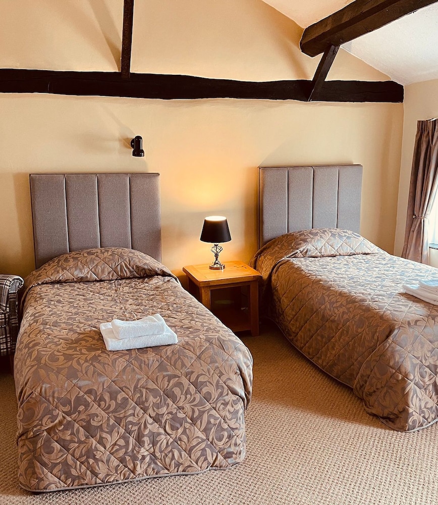 Cain Valley Hotel