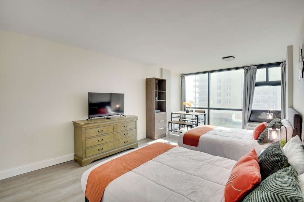 Oceanfront Daytona Beach Studio w/ Pool Access