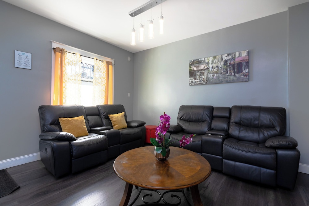 Double House Rental – 11Br Perfect For Big Groups