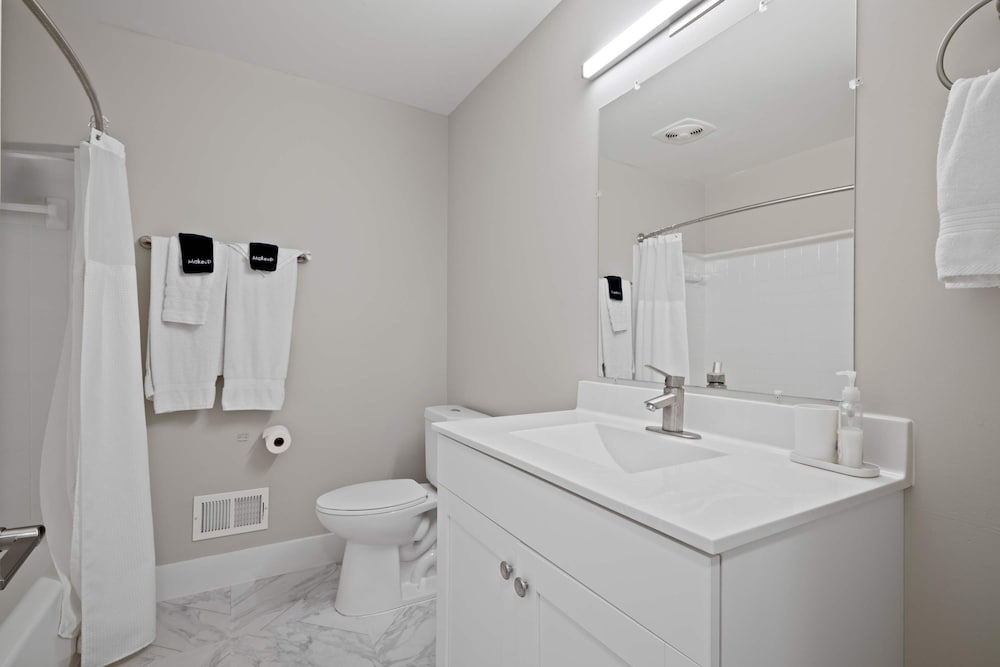 Comfortable 2BR 2BA Home Away From Home
