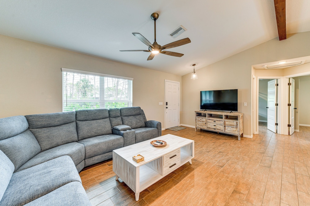 3 Mi to Public Beach: Port Charlotte Getaway!