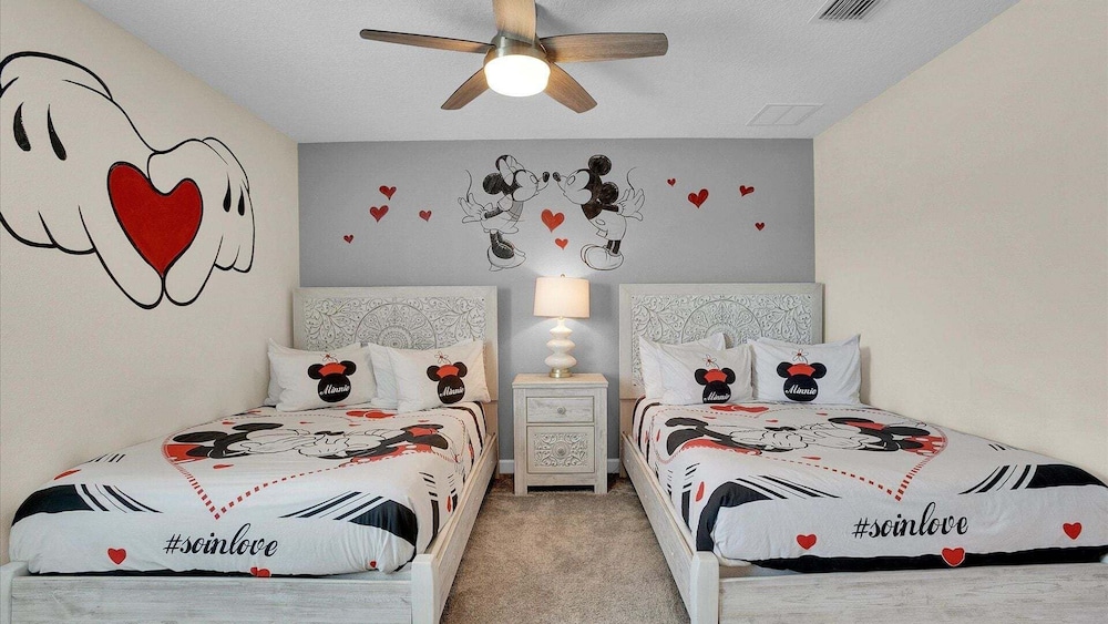 Championsgate 8 bedroom, Game room, Pool, Theater 8 Home