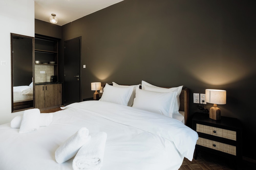Canvas Color Your Stay
